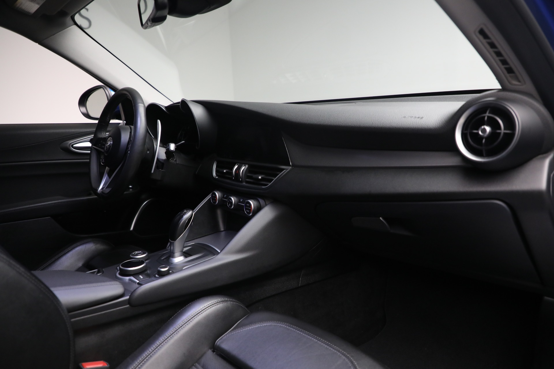 2017 Alfa Romeo Giulia Ti Sport photo 16