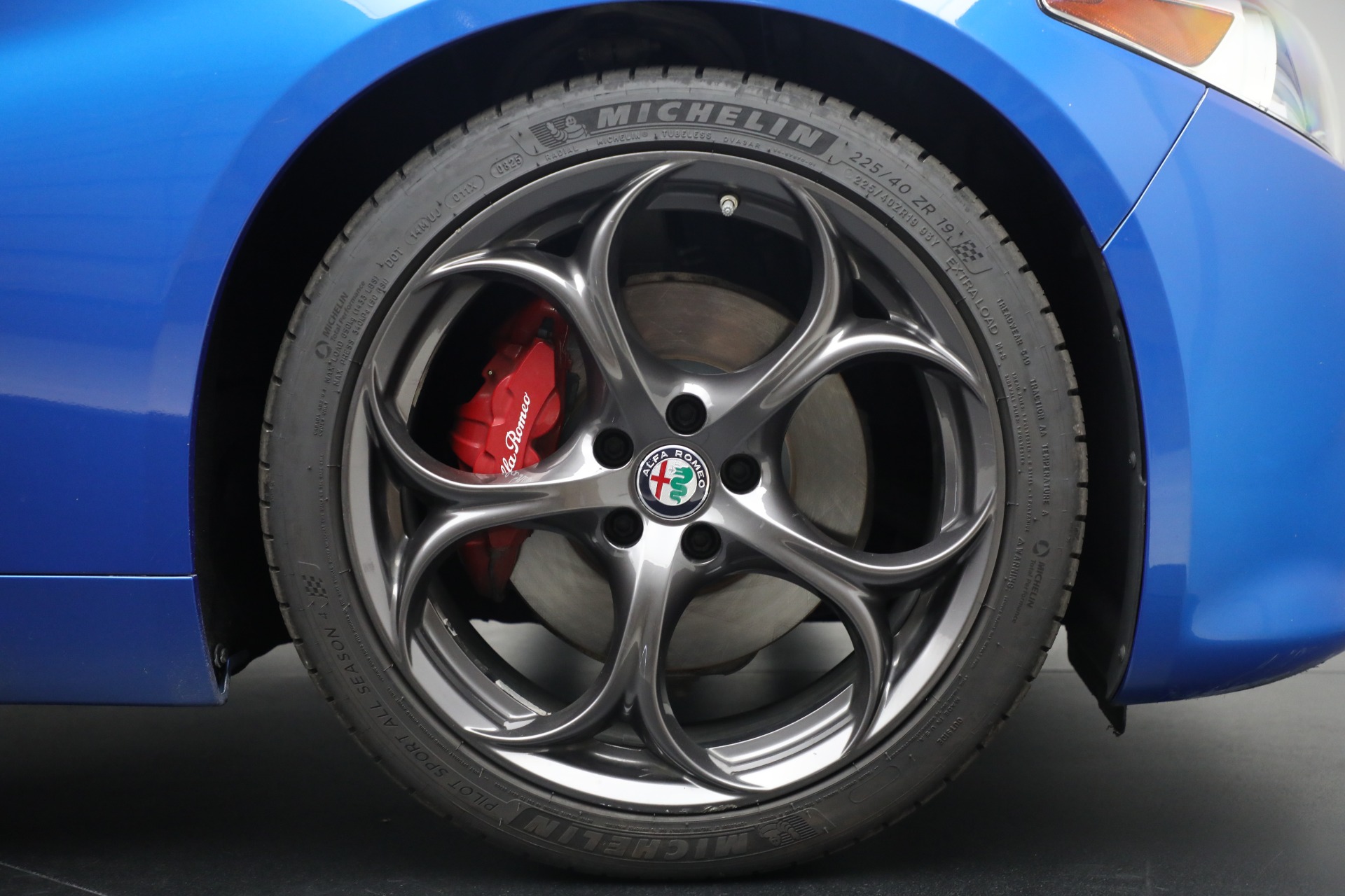 2017 Alfa Romeo Giulia Ti Sport photo 23