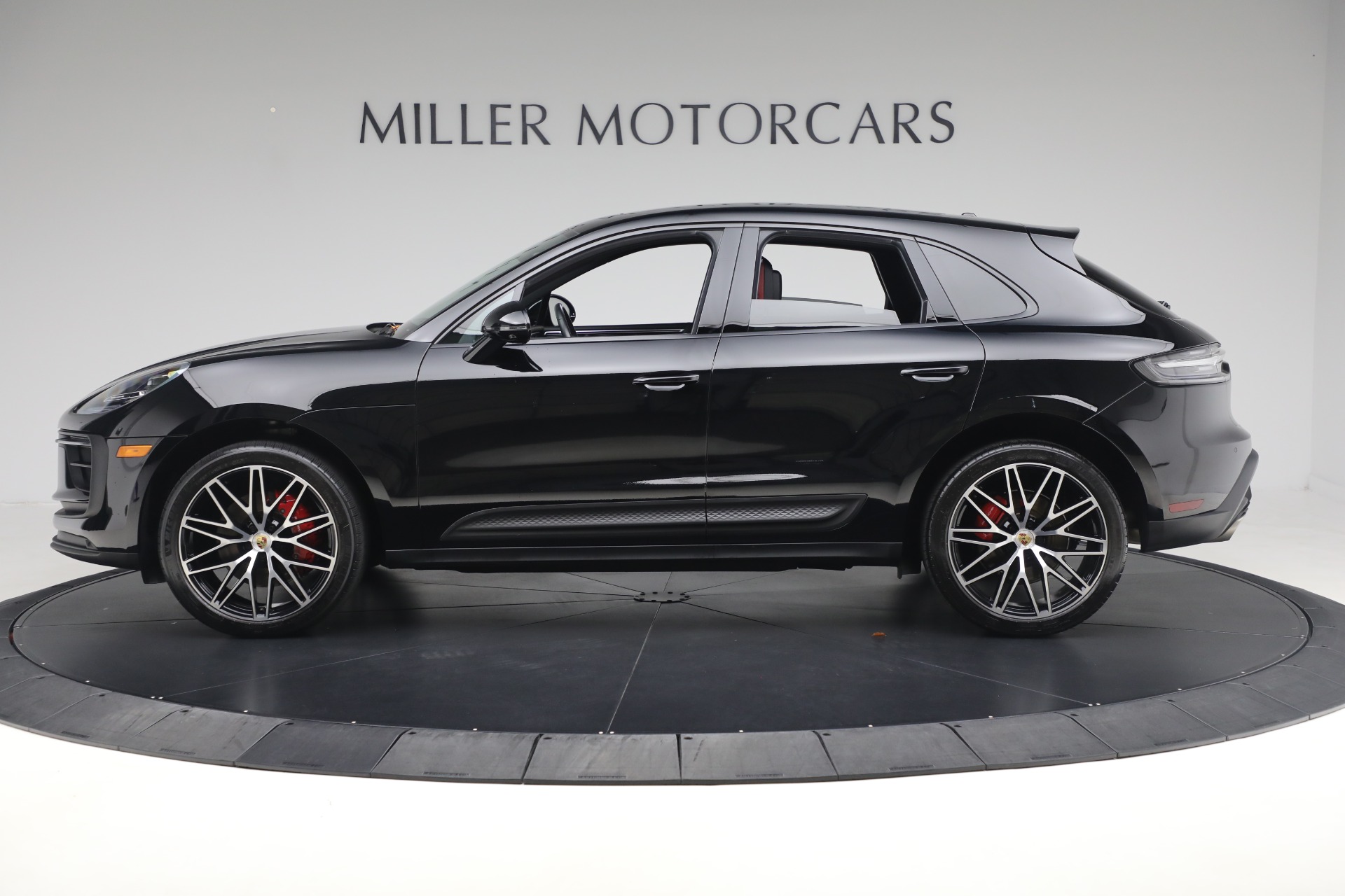 2024 Porsche Macan S photo 2