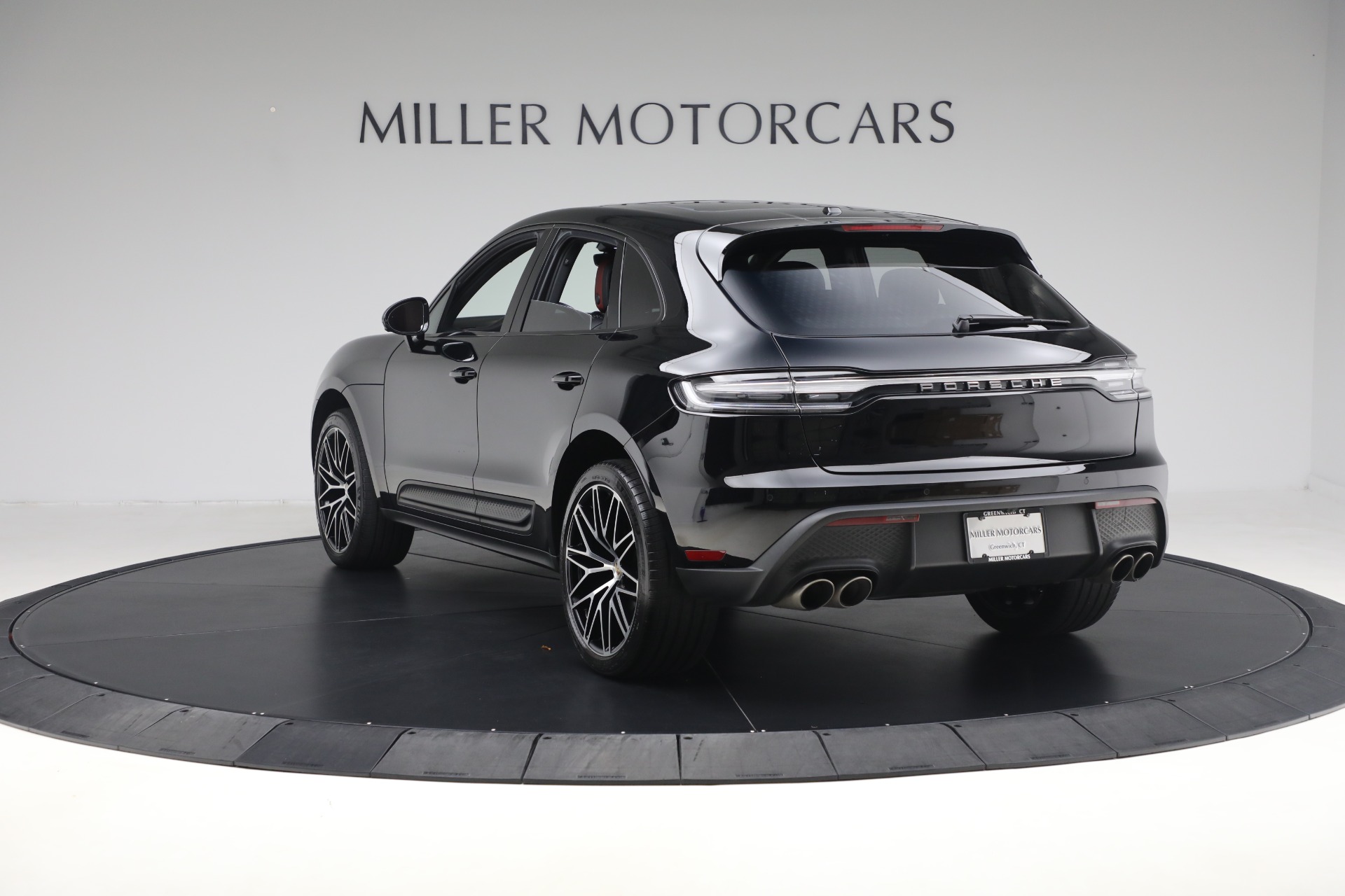2024 Porsche Macan S photo 4