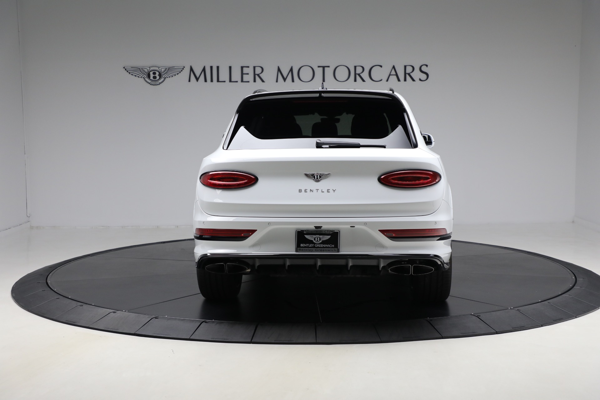 2025 Bentley Bentayga EWB Azure V8 photo 4