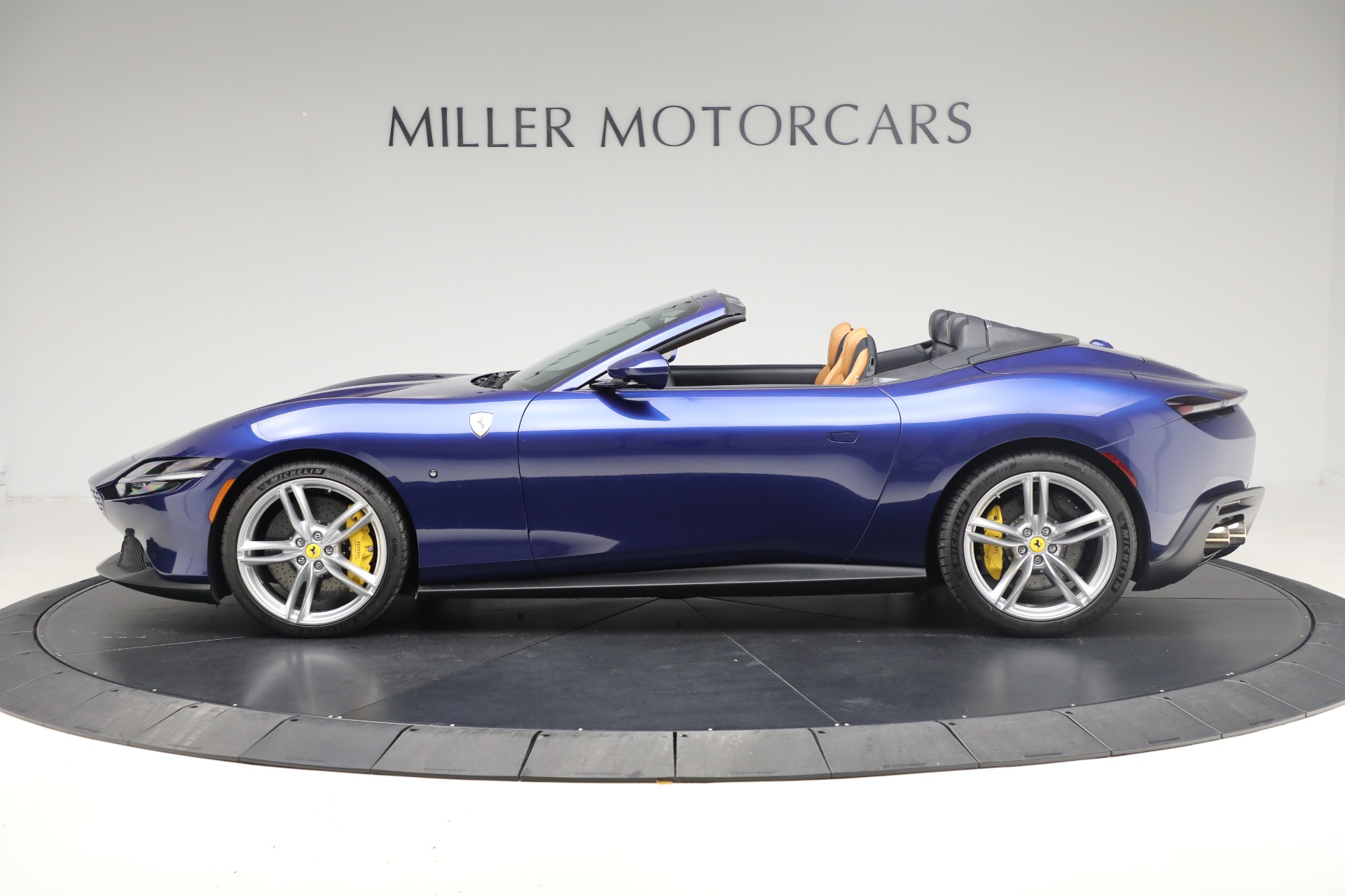 2025 Ferrari Roma Spider photo 3