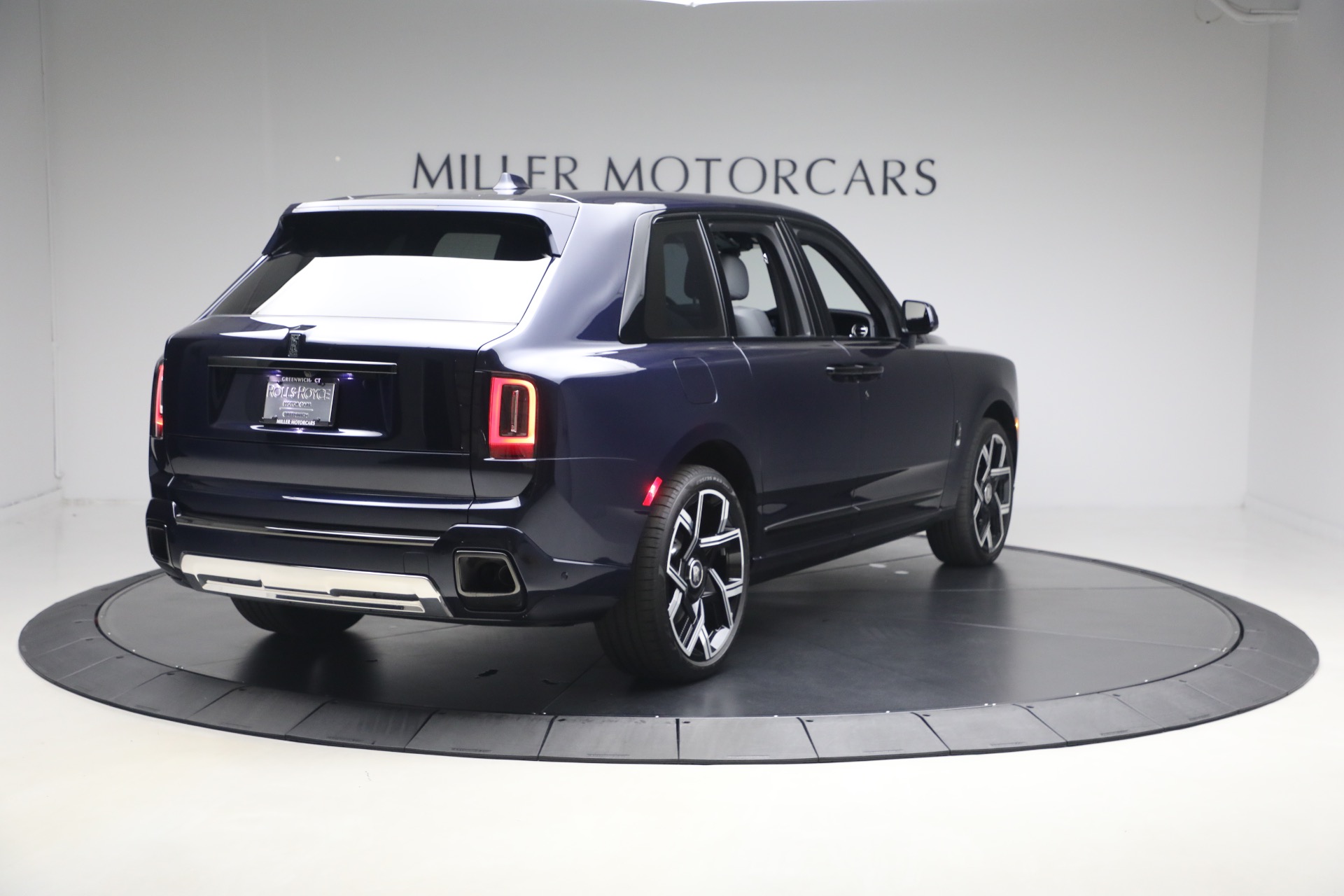 2025 Rolls Royce Cullinan Black Badge photo 2