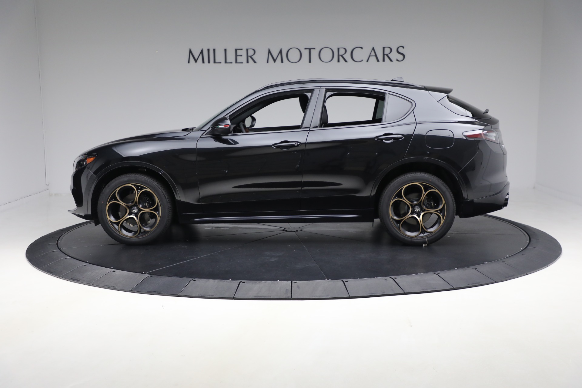 2025 Alfa Romeo Stelvio Sprint Base photo 3