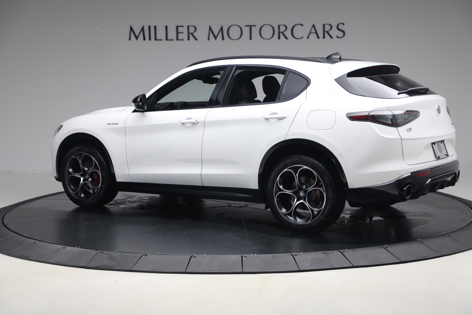 2025 Alfa Romeo Stelvio Sprint Base photo 2