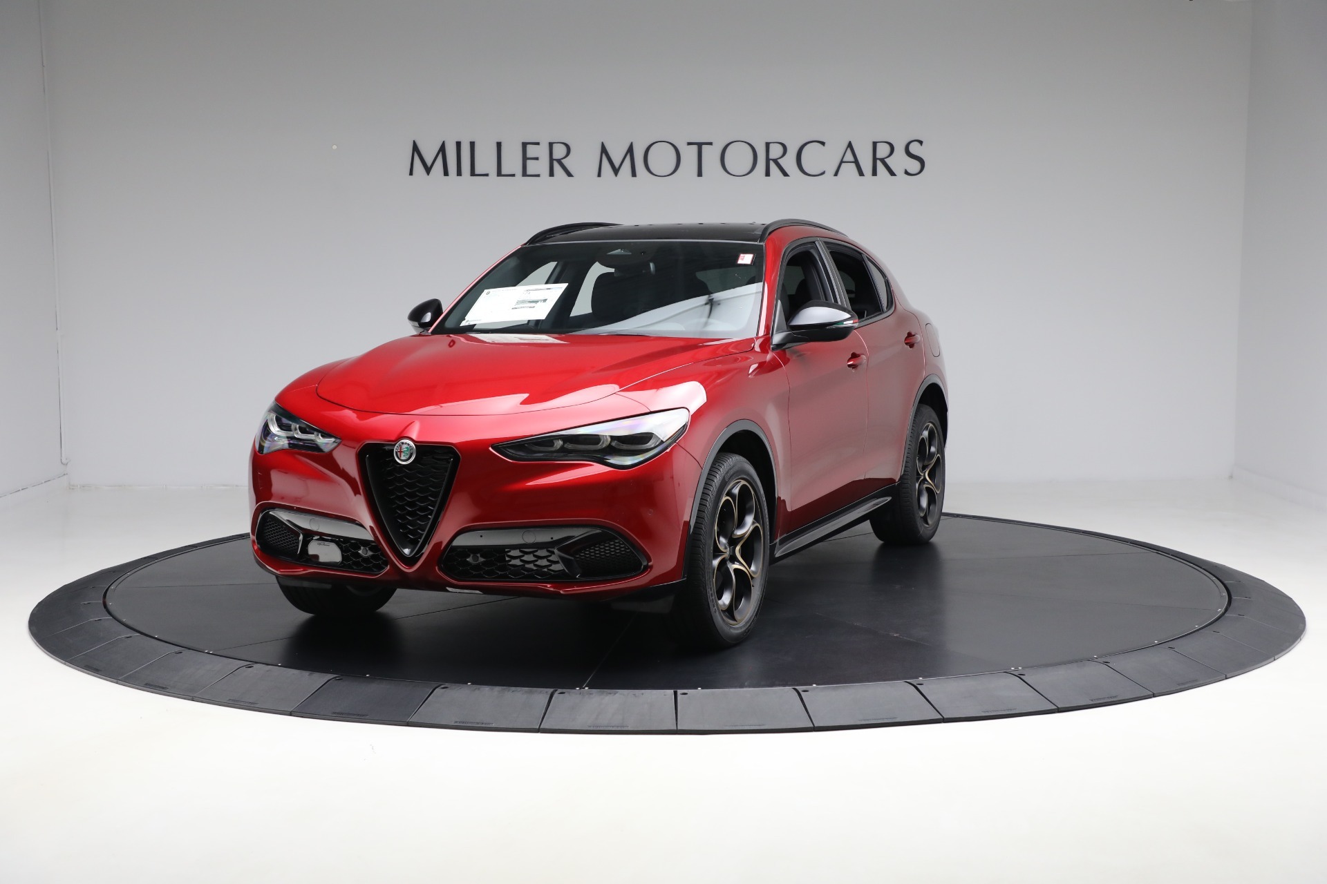 2025 Alfa Romeo Stelvio Sprint Base photo 2