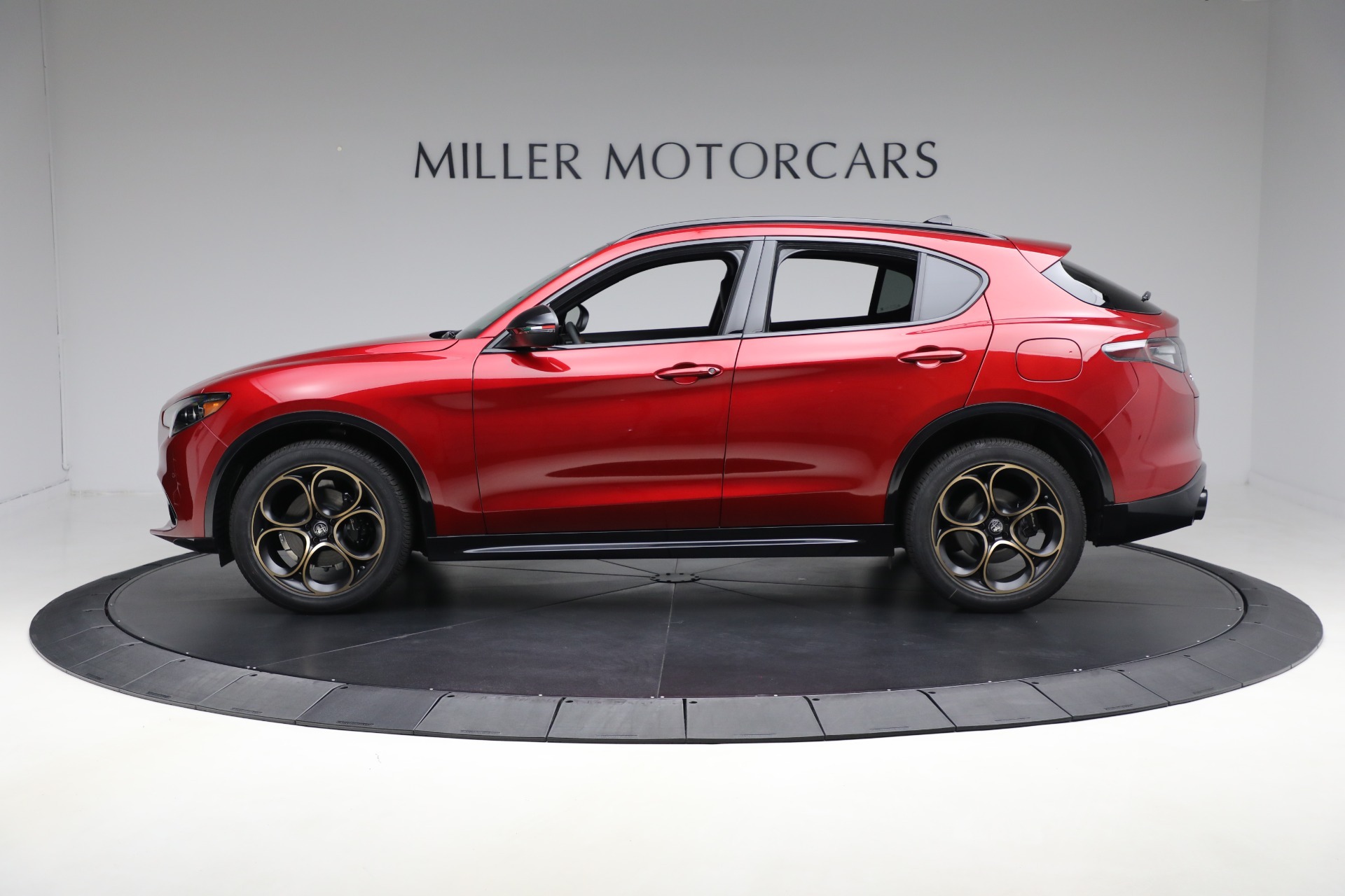 2025 Alfa Romeo Stelvio Sprint Base photo 3