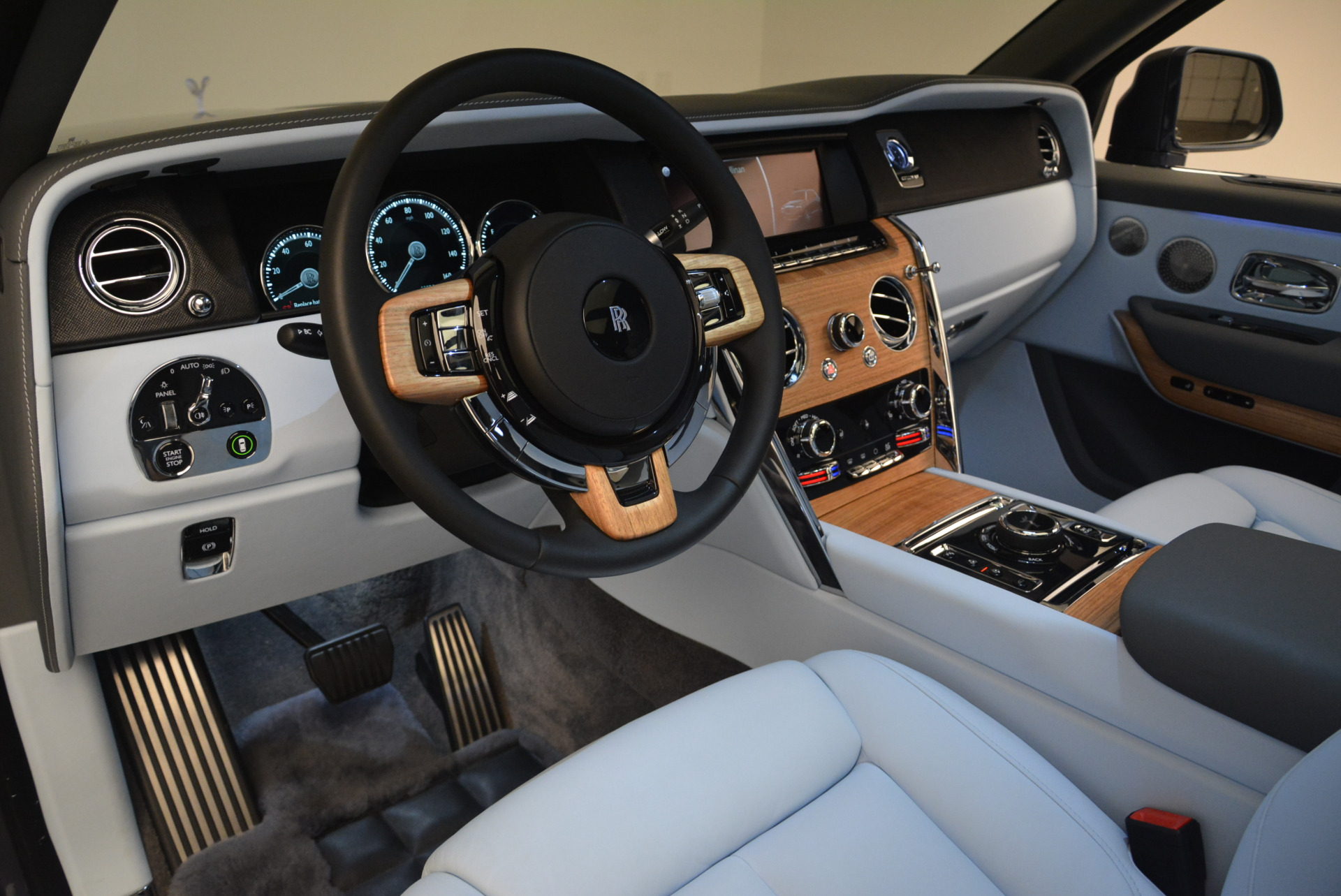 Rolls Royce Cullinan Mansory салон
