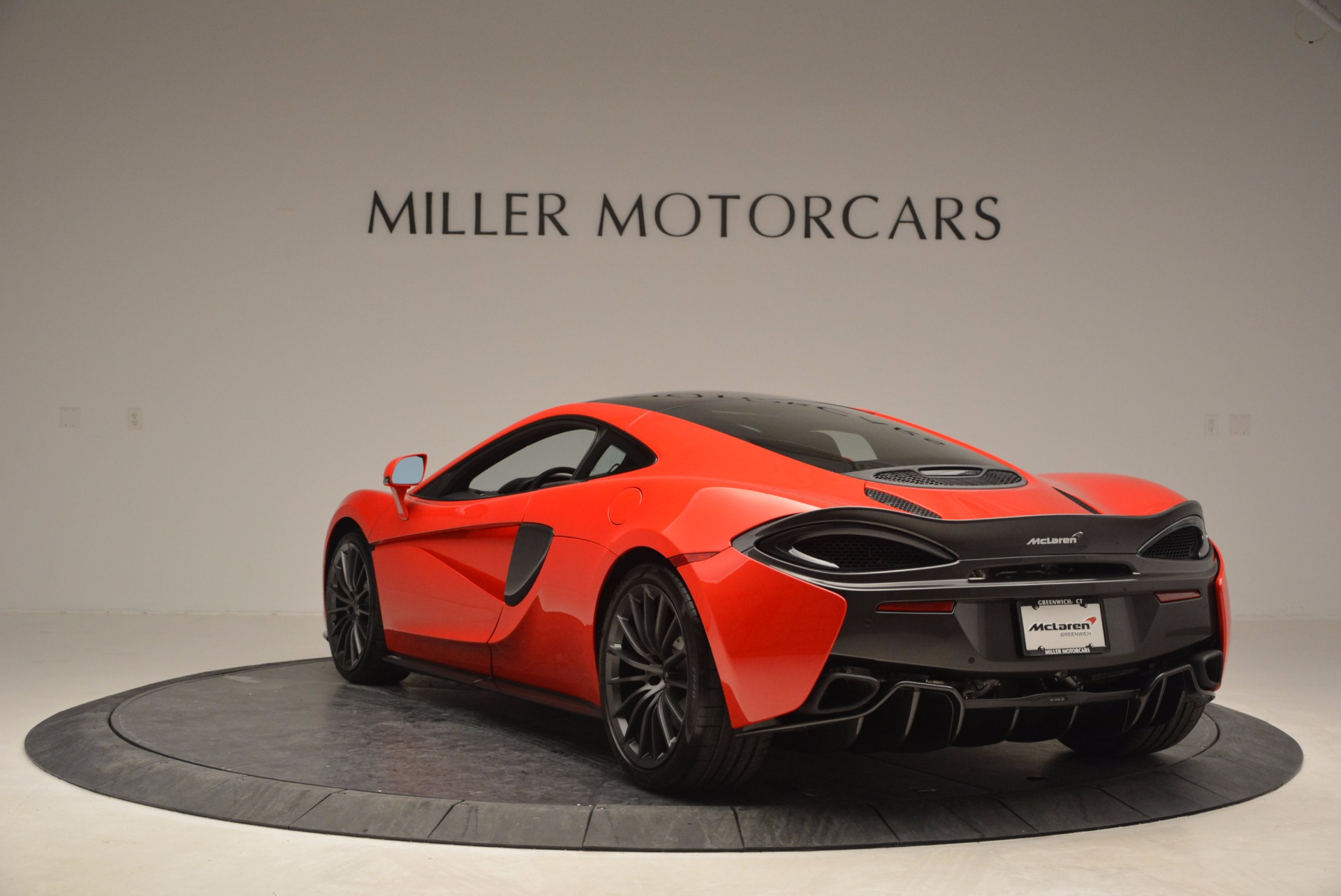 Белый mclaren 570gt